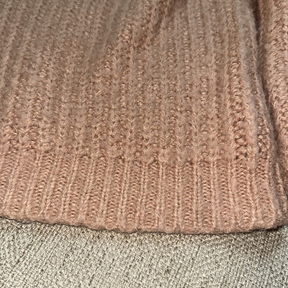 Forever 21 peach cropped fuzzy sweater size small EUC - Picture 2 of 5